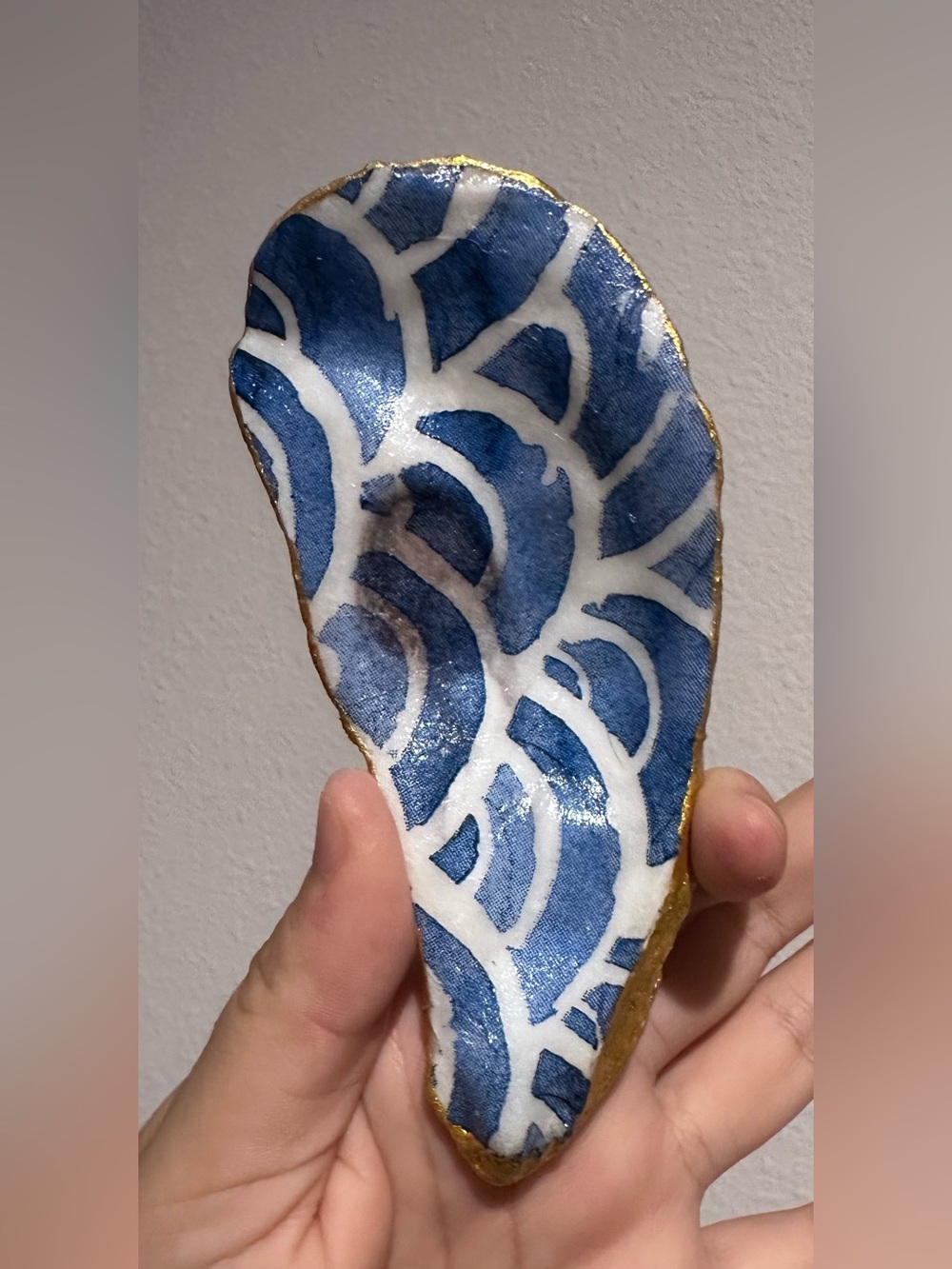 Blue and White Decorative Oyster Shell Dish - Trinket